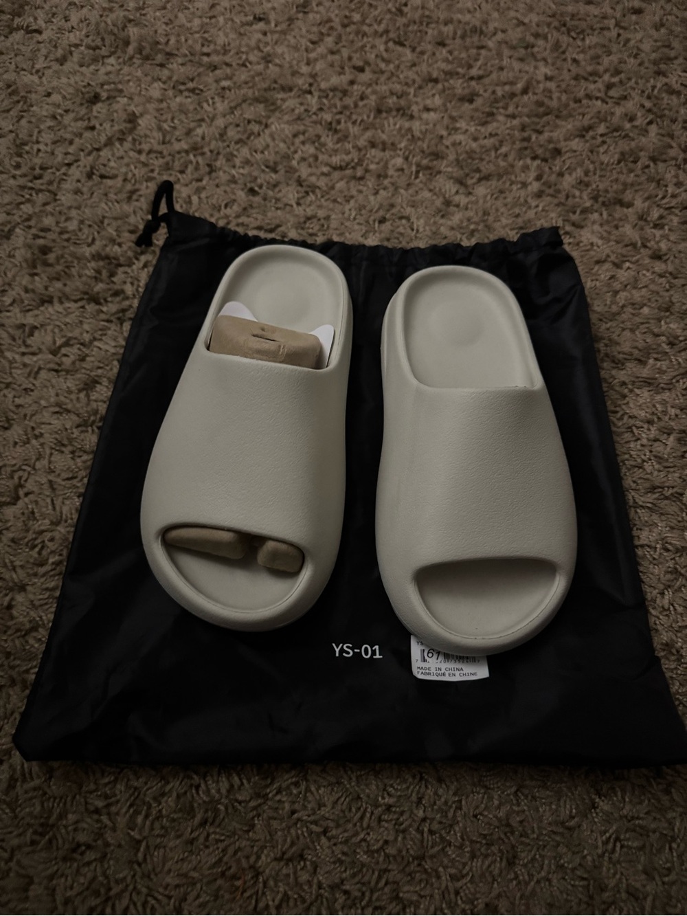 Cream YEEZY Slides BRAND NEW